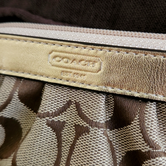 NWT Coach Signature Collection Clutch/Wristlet - Picture 4 of 12